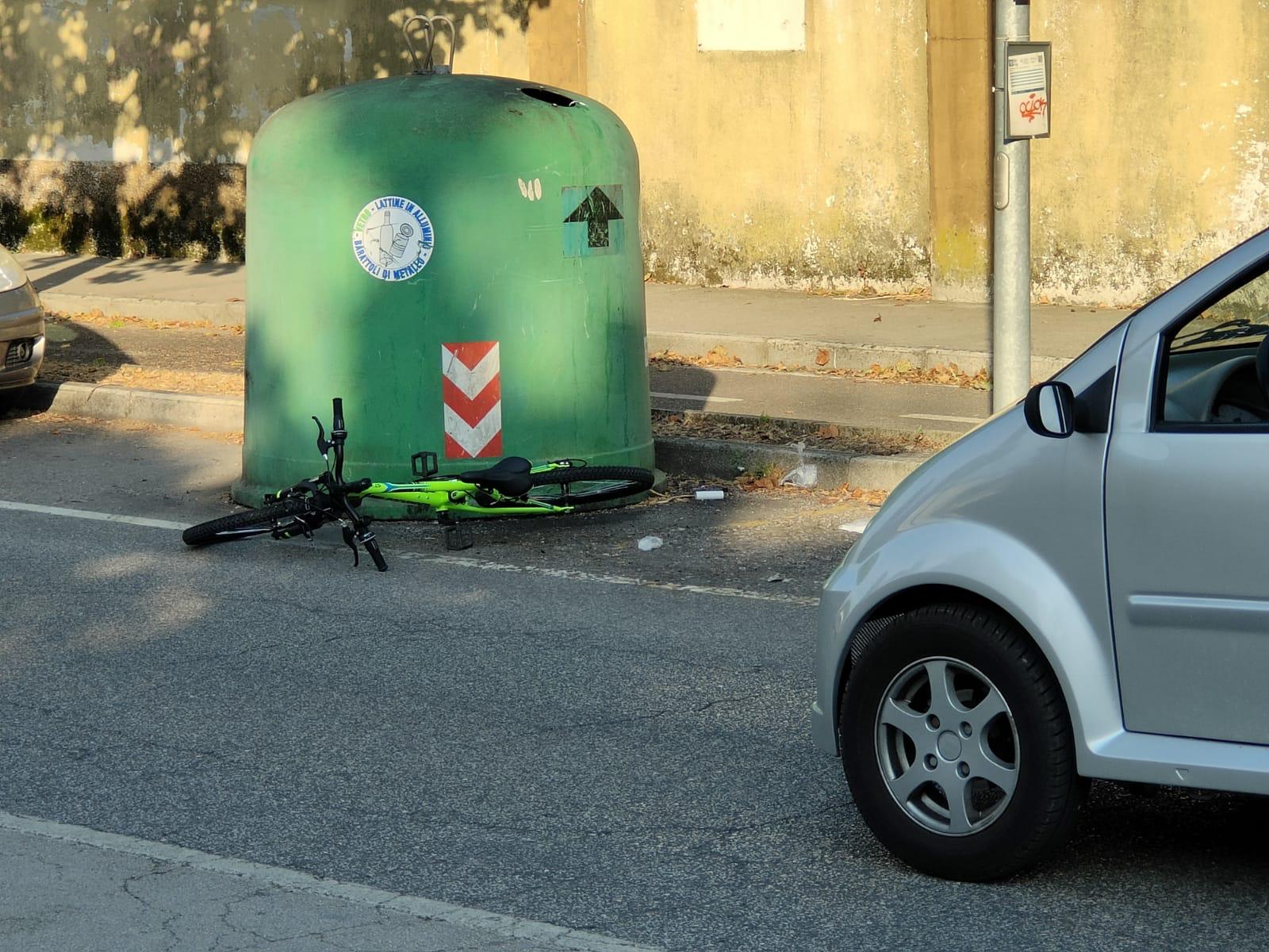 Cervignano, microcar investe bambino di 9 anni in bici